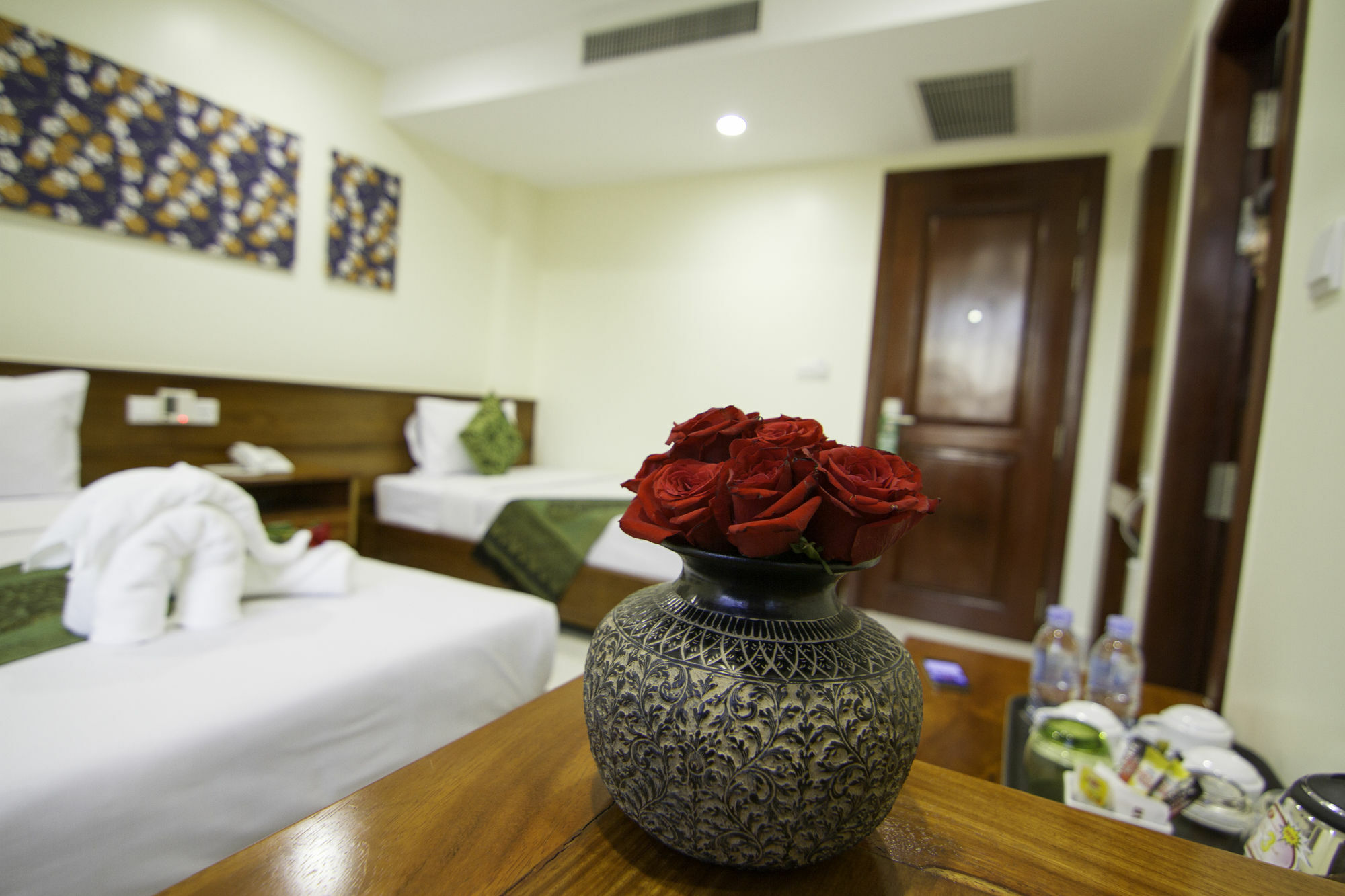 Rose Emerald Hotel Phnom Penh Dış mekan fotoğraf