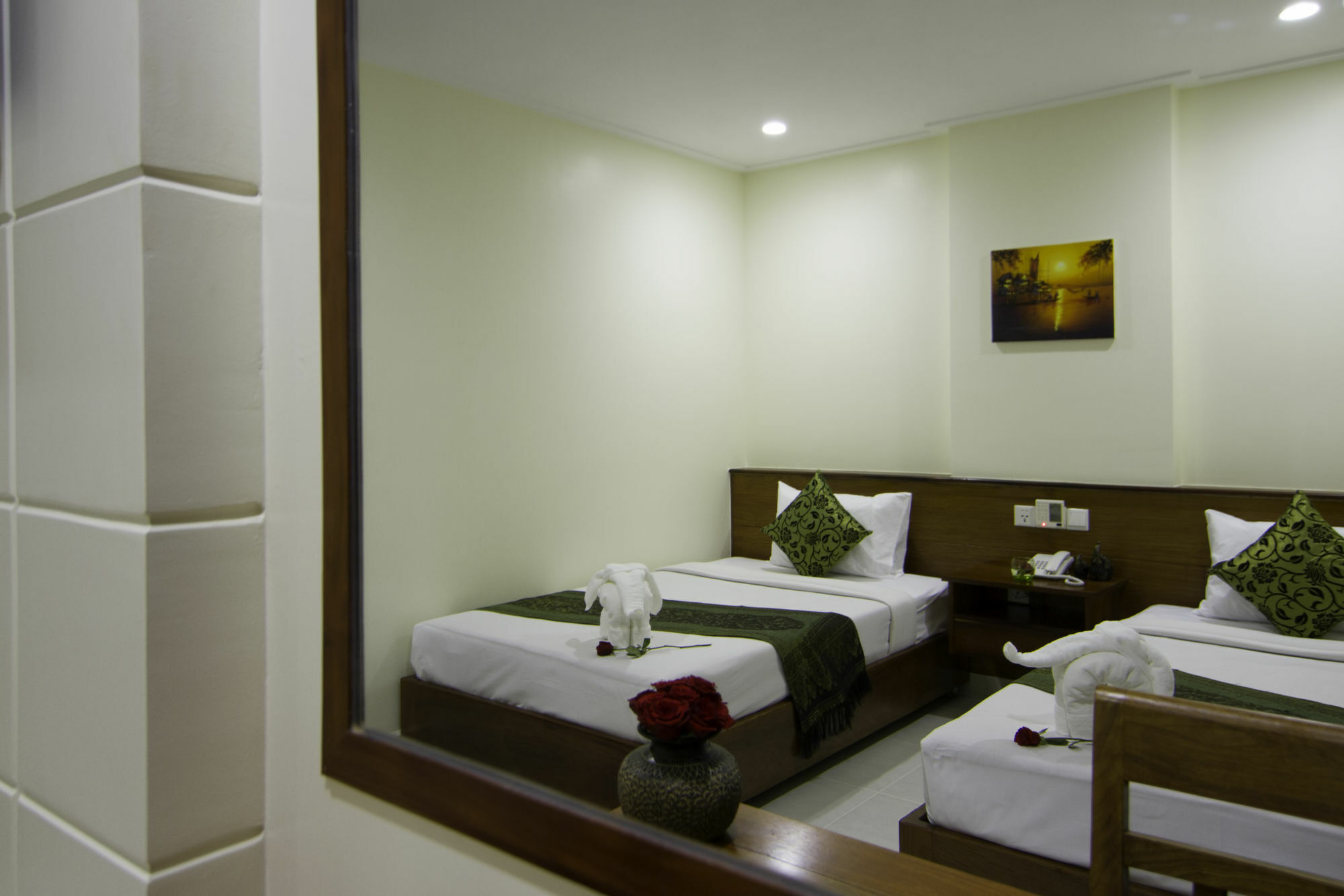 Rose Emerald Hotel Phnom Penh Dış mekan fotoğraf